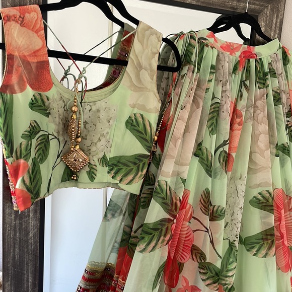 New - Beautiful three piece  green Floral Embroidered Lehenga Choli. - Picture 4 of 9